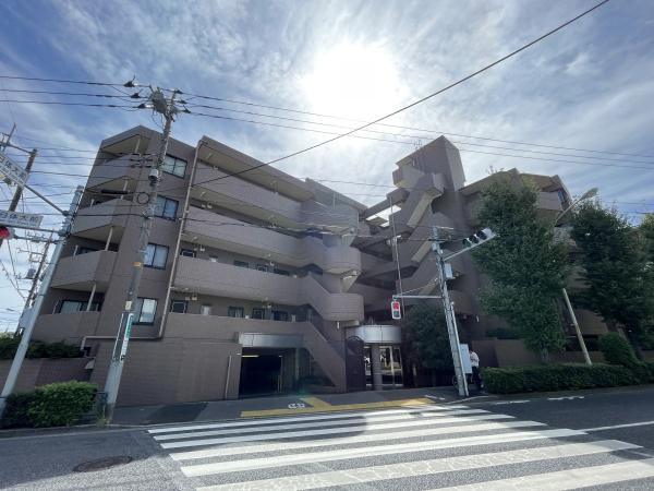 グランパーク深沢の外観|日が当たり、あたたかながらもスタイリッシュなたたずまいです！