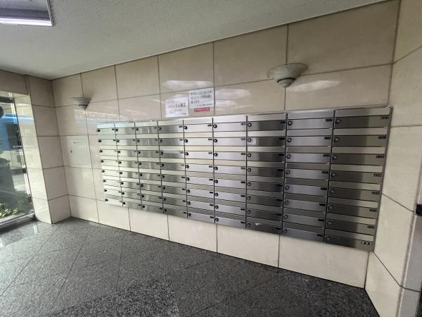 クレッセント溝の口のその他共用部分|メールボックスは広々スペースで、開放的です♪
