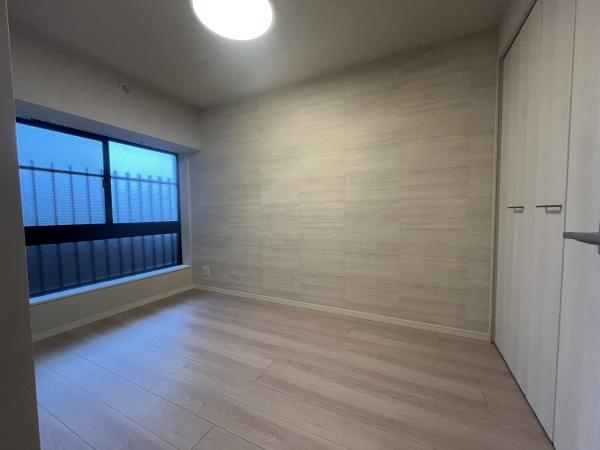 クレッセント溝の口の洋室|白とナチュラルの落ち着いたカラーセレクトです
