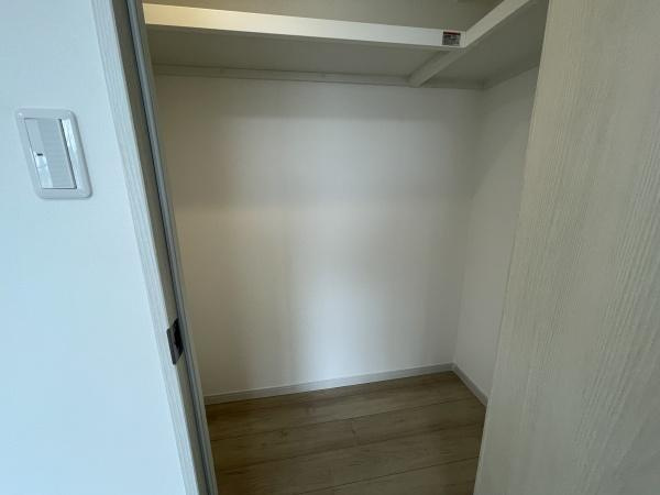 プラティーノ多摩川鵜の木弐番館の収納|広々としたウォークインクローゼット
