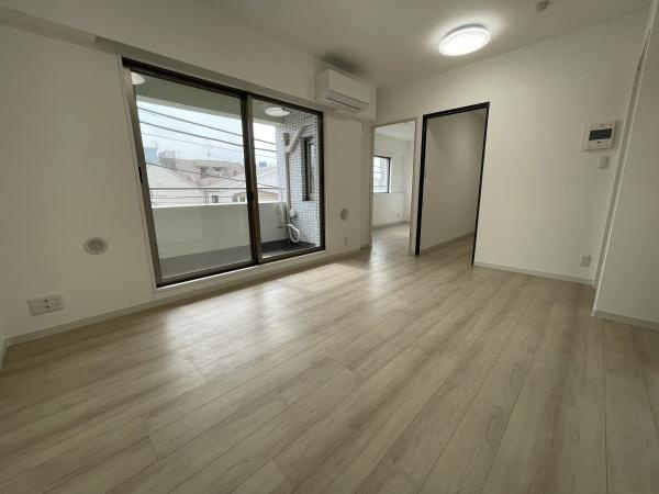 【居間・リビング】 | プラーティノ多摩川鵜の木弐番館 | 窓からの日差し・風・すべてが心地よくゆったりとした時間を過ごせます♪