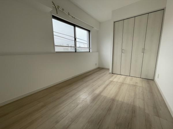 【洋室】 | プラティーノ多摩川鵜の木弐番館 | 居室に収納スペースあります