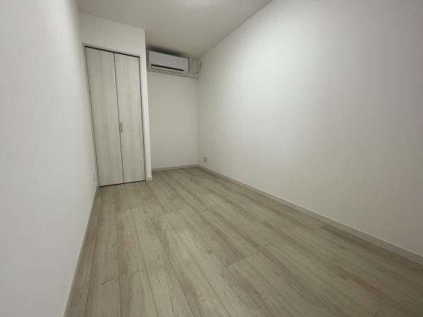 【洋室】 | プラーティノ多摩川鵜の木弐番館 | 白とナチュラルの落ち着いたカラーセレクトです
