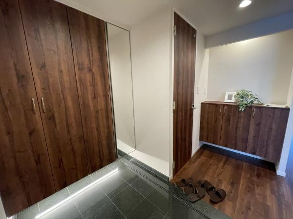 【玄関】 | ブラウトリエ | 玄関回りも綺麗にまとまっています