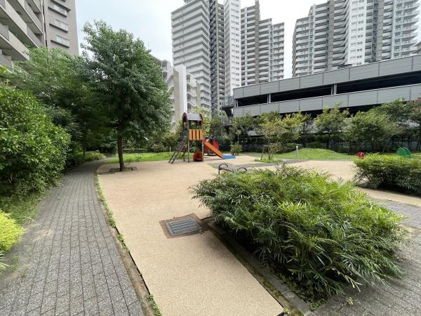 【その他共用部分】 | ブラウトリエ | 緑が気持ち良い！！
落ち着いた雰囲気と静かな環境です♪