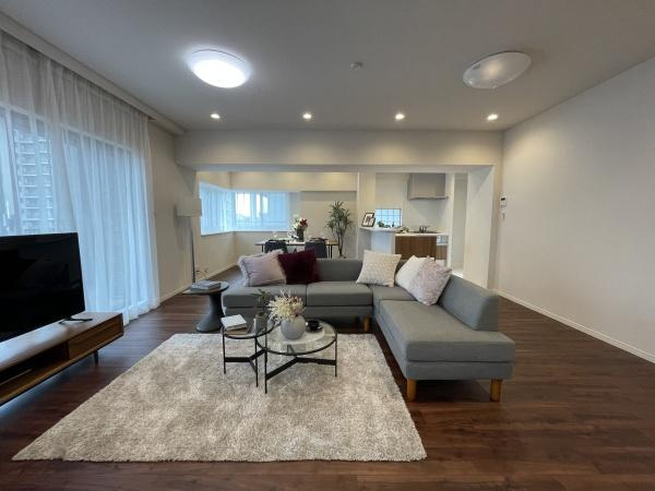 【居間・リビング】 | ブラウトリエ | みんなが集うLDKはあたたかい日差しが入り込み、自然と楽しい会話が弾む幸せな空間に♪
