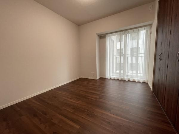 【洋室】 | ブラウトリエ | 白とナチュラルの落ち着いたカラーセレクトです
