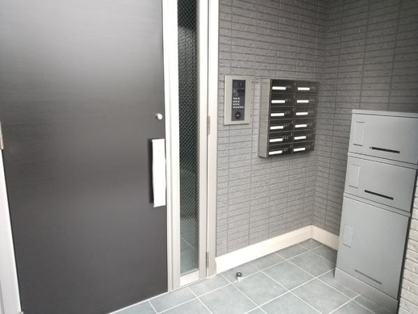 エクセレント東朝日町19のエントランス