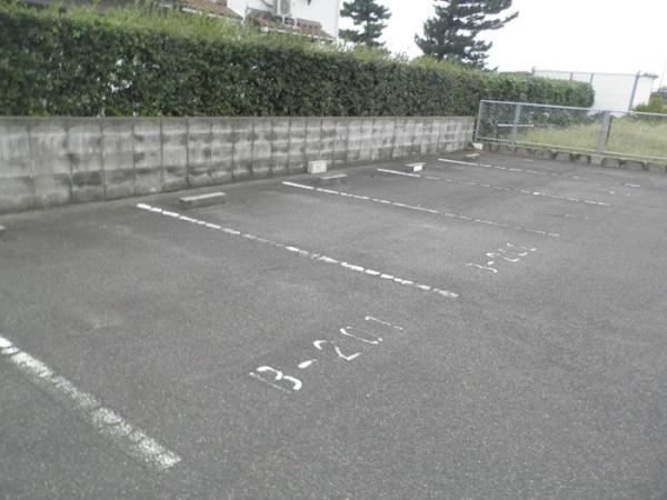 ルグランⅢ Bの駐車場