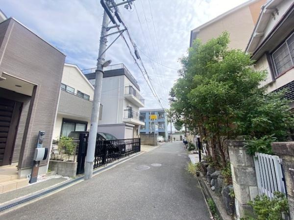 【前面道路含む現地写真】