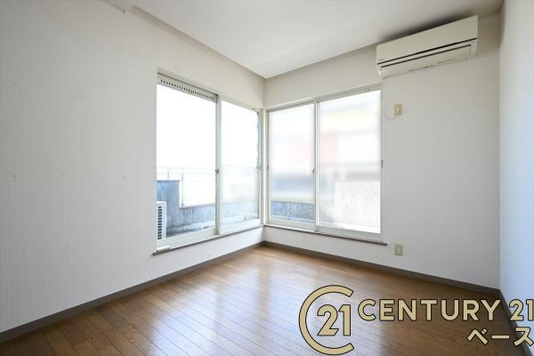 北葛城郡上牧町米山台２丁目の中古一戸建の洋室|■現地撮影写真■２面採光で明るいお部屋です！