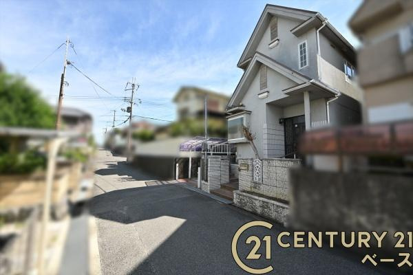 北葛城郡上牧町米山台２丁目の中古一戸建の前面道路含む現地写真|■現地撮影写真■商業施設が徒歩圏内に近接した便利な立地です！
