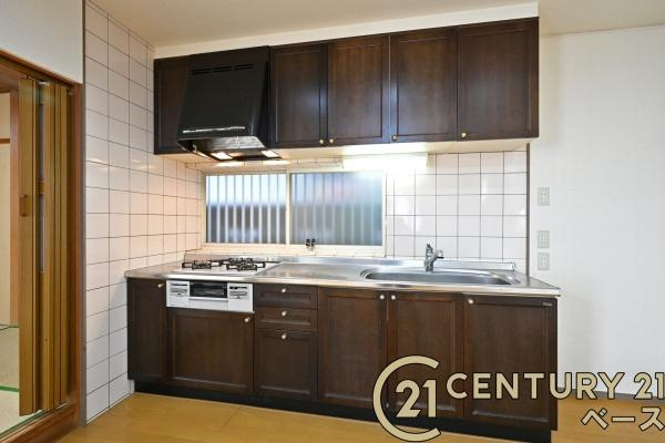 北葛城郡上牧町米山台２丁目の中古一戸建のキッチン|■現地撮影写真■収納力と使いやすさを追求したキッチンです！