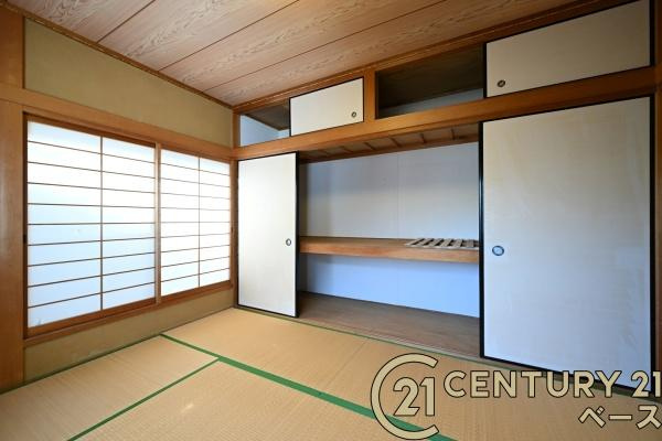 北葛城郡上牧町米山台２丁目の中古一戸建の収納|■現地撮影写真■お布団などたっぷり収納可能な押入付き！