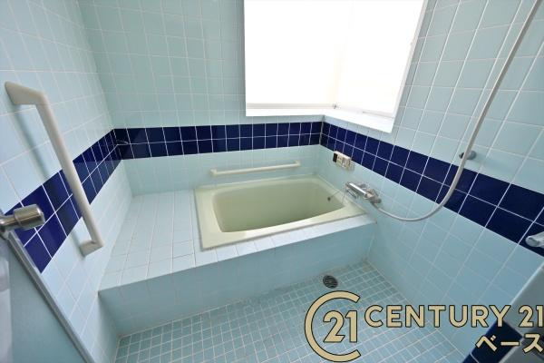 北葛城郡上牧町米山台２丁目の中古一戸建の浴室|■現地撮影写真■清潔感のある明るい浴室です！