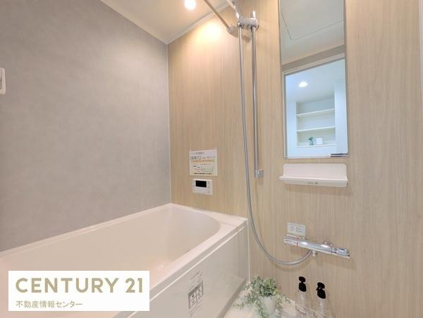 【浴室】 | 藤和市岡ハイタウン | 浴室暖房乾燥機付きのバスルーム！
雨の日の洗濯物も楽々です！追炊き機能も付いています！