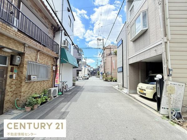 【前面道路含む現地写真】 | 御崎１丁目　新築戸建 | 前面道路も5.4ｍあり少し広めです！駐車も気軽にできます！