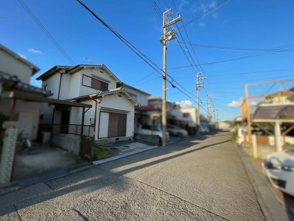 和歌山市梅原　中古戸建の前面道路含む現地写真