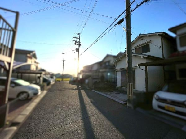 和歌山市梅原　中古戸建の前面道路含む現地写真