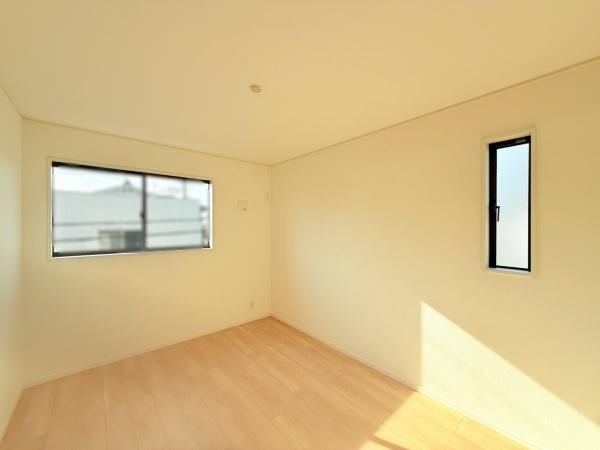 岩出市南大池第2-1号棟　新築戸建の洋室