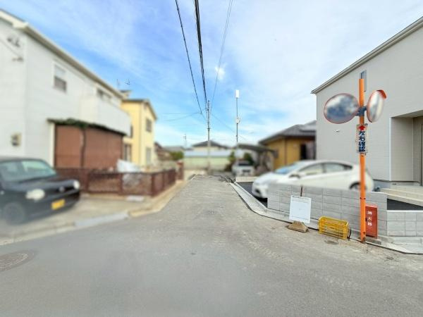 岩出市南大池第2-1号棟　新築戸建の前面道路含む現地写真