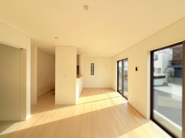 岩出市南大池第2-1号棟　新築戸建の居間・リビング