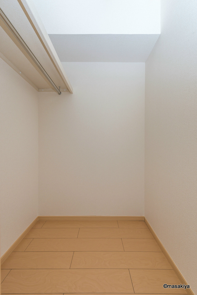 ガーデンハウス朝日山　Eの収納|ウォークインクローゼット