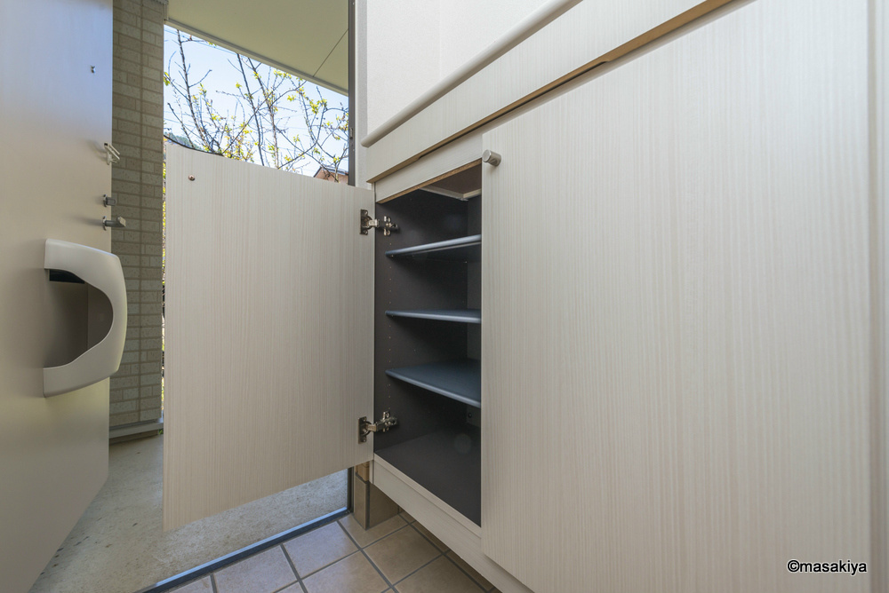 ガーデンハウス朝日山　Eの玄関|下駄箱