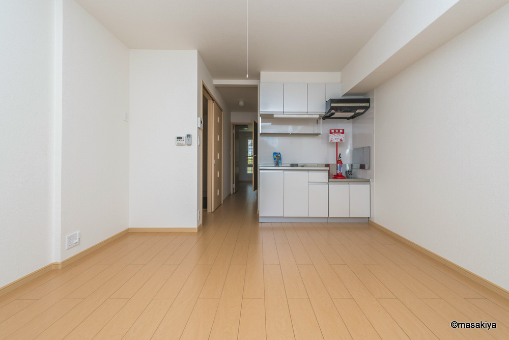 ガーデンハウス朝日山　Eのキッチン|リビング