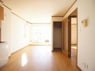 【居間・リビング】 | サニータウンドルチェ | 快適に過ごせるエアコンが付いています♪