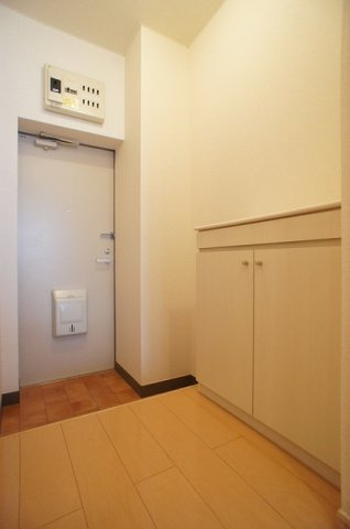 ファミールＭ　Ａの玄関