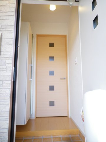 ハッピーブライト　アロッジオの玄関