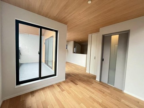 東久留市滝山の居間・リビング|たっぷりの日差しや心地良い風が入る、広々としたリビングが魅力です。