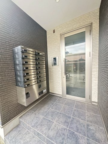 神戸市垂水区平磯２丁目のアパートのエントランス