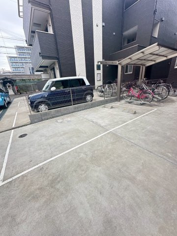 神戸市垂水区平磯２丁目のアパートの駐車場