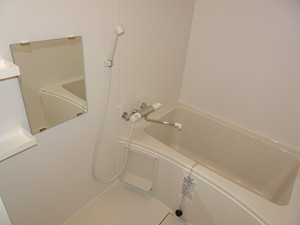 神戸市垂水区平磯２丁目のアパートの浴室