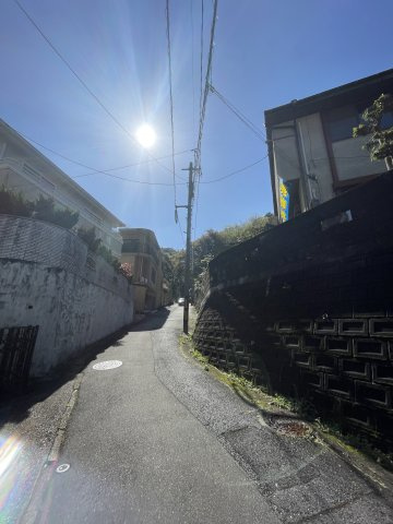 牛田新町3丁目　土地（古家あり）の前面道路含む現地写真|前面道路（北東側からの撮影）