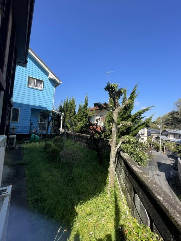 牛田新町3丁目　土地（古家あり）の外観|北側のお庭部分です。閑静な住宅地のため静かに暮らせる環境です。