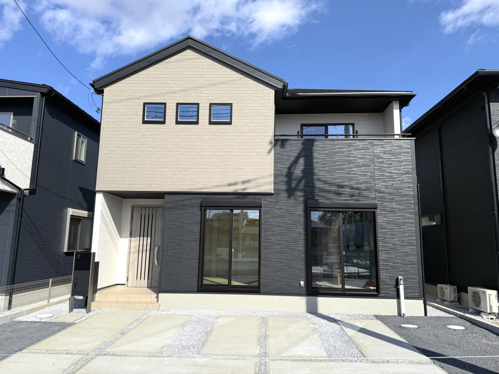 久喜市西（全28区画）3号棟　区画図　並列3台駐車可能です。（車種による）洗車やガーデニング、ペットのシャンプーなどにもご活用いただける外水栓付きです。