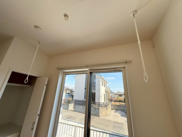 SUN COURTーサンコート－小倉南区沼緑町3丁目【小倉南区　新築戸建て】の設備|1階洋室にはホスクリーン完備♪【小倉南区　新築戸建て】