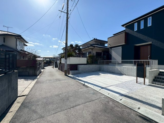 【前面道路含む現地写真】の画像