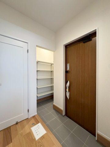 SUN COURTーサンコート－小倉南区沼緑町3丁目【小倉南区　新築戸建て】の玄関|広々シューズインクローゼット完備の玄関♪【小倉南区　新築戸建て】