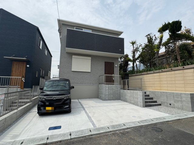 SUN COURTーサンコート－小倉南区沼緑町3丁目【小倉南区　新築戸建て】の外観|駐車スペース並列2台可能♪
