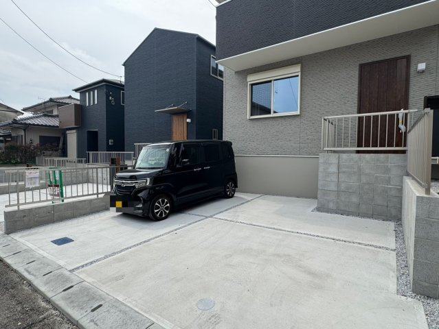 SUN COURTーサンコート－小倉南区沼緑町3丁目【小倉南区　新築戸建て】の駐車場|駐車スペース並列2台可能♪