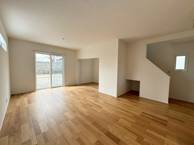 【前面道路含む現地写真】の画像