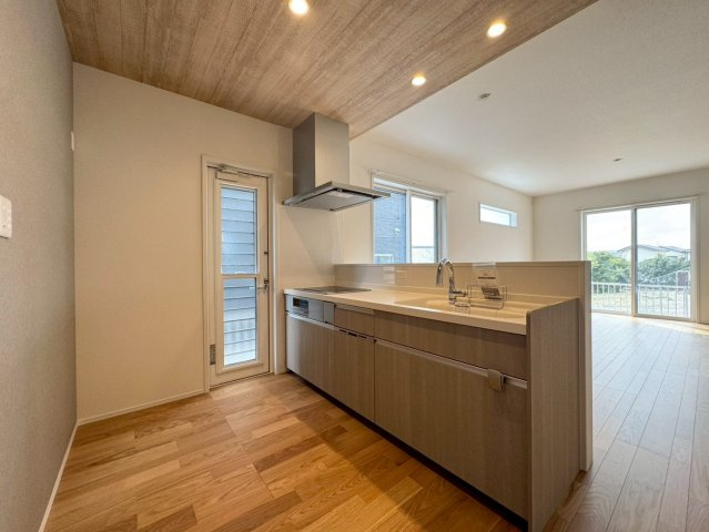 【前面道路含む現地写真】の画像