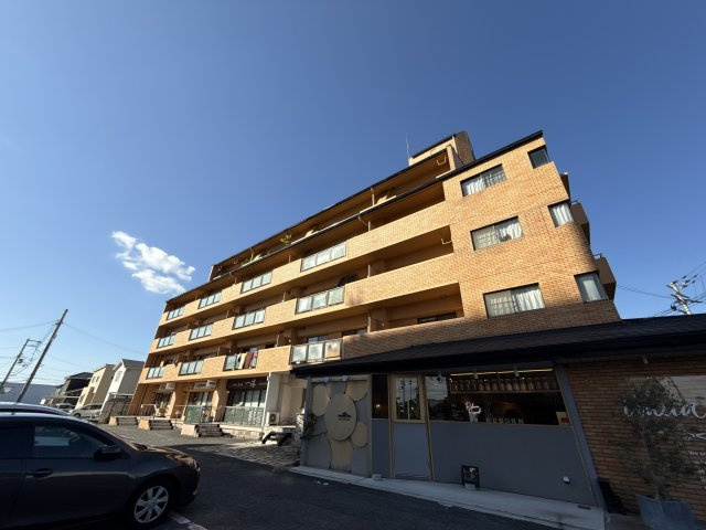 バルビゾン岡田の外観