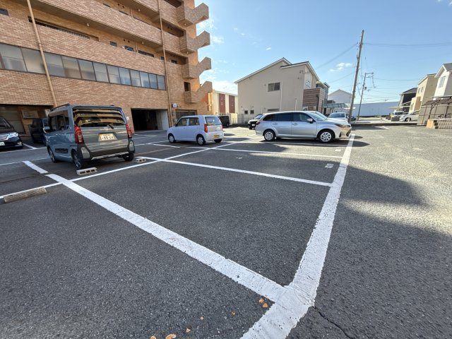 バルビゾン岡田の駐車場