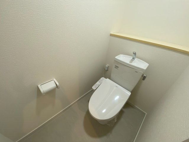 ソフィスティ城土のトイレ|明るく清潔感のあるトイレです！