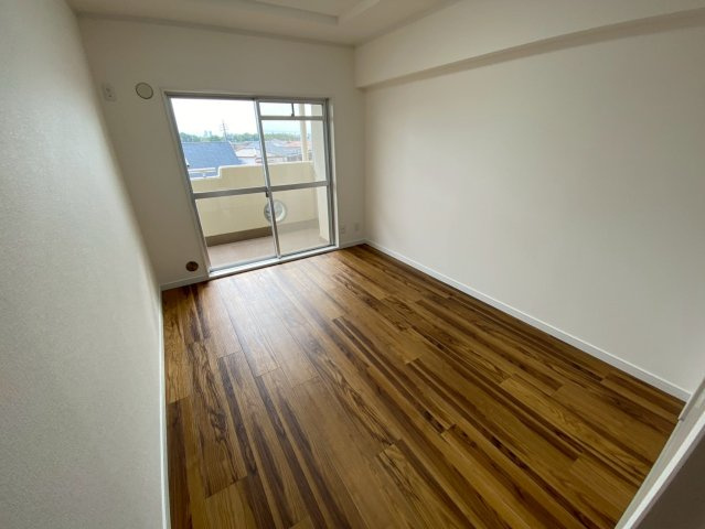 ソフィスティ城土の洋室